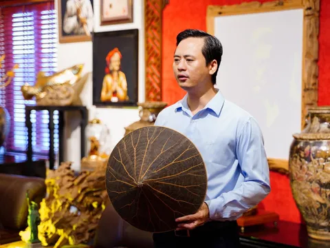 Artist Thành Gốm Việt cha đẻ của mô hình “Chợ đêm trên mây”