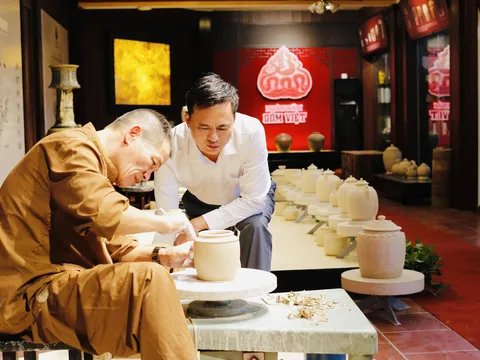 CEO Nguyễn Trung Thành chia sẻ quy trình làm gốm Bát Tràng truyền thống (phần 1)